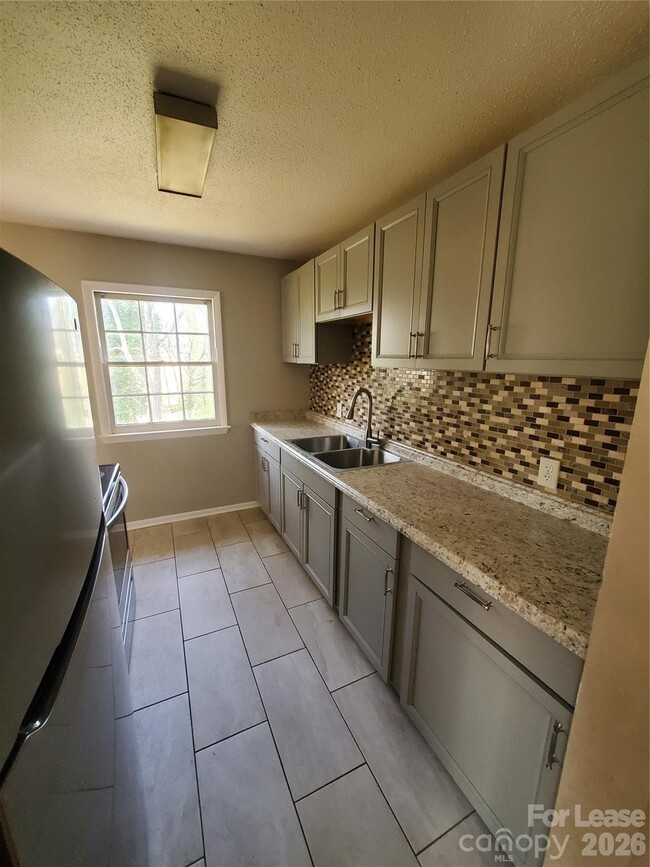 Building Photo - 1122 Rolling Ln