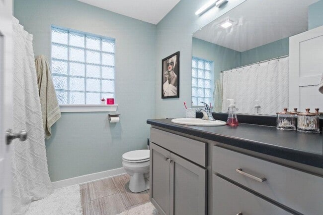 Building Photo - 1709 W State St