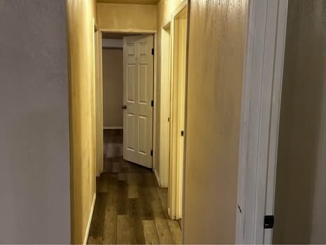 Building Photo - 111 E 7th St