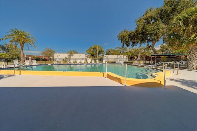 Building Photo - 13827 Mission Oaks Blvd