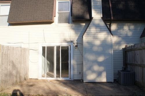 Building Photo - 715 White Oak Dr