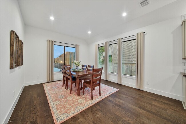 Building Photo - 1015 Oak Briar Ln