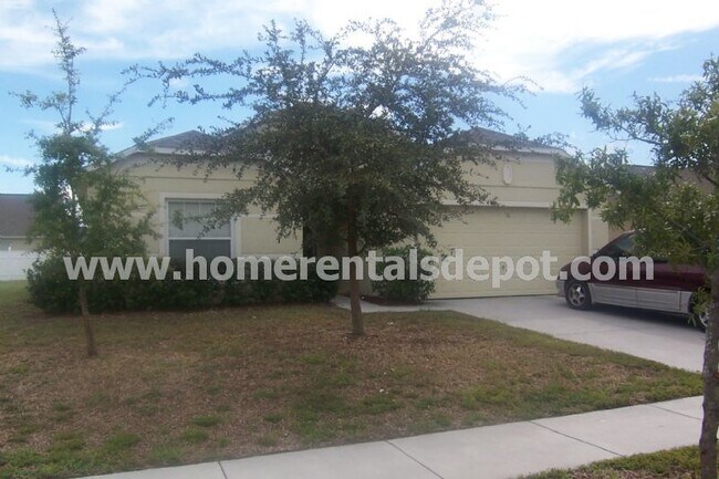 Building Photo - *PRICE REDUCTION* Spacious 4 bedroom home with 2 full bathrooms in Kissimmee – Your 1,816 Sq. Ft....