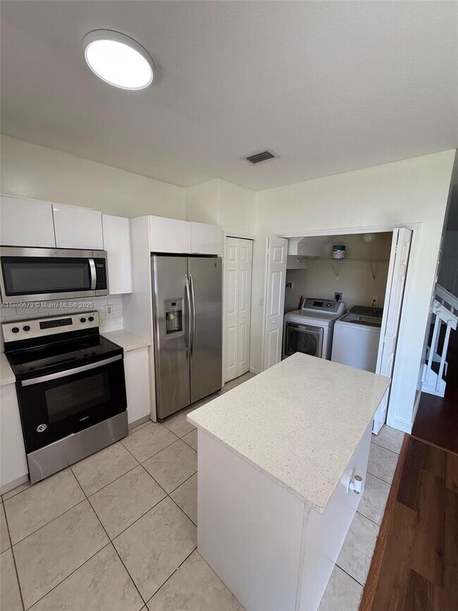 Building Photo - 2938 SE 15th Terrace