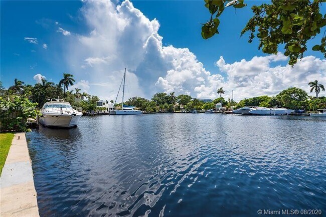 Building Photo - 1223 Seminole Dr