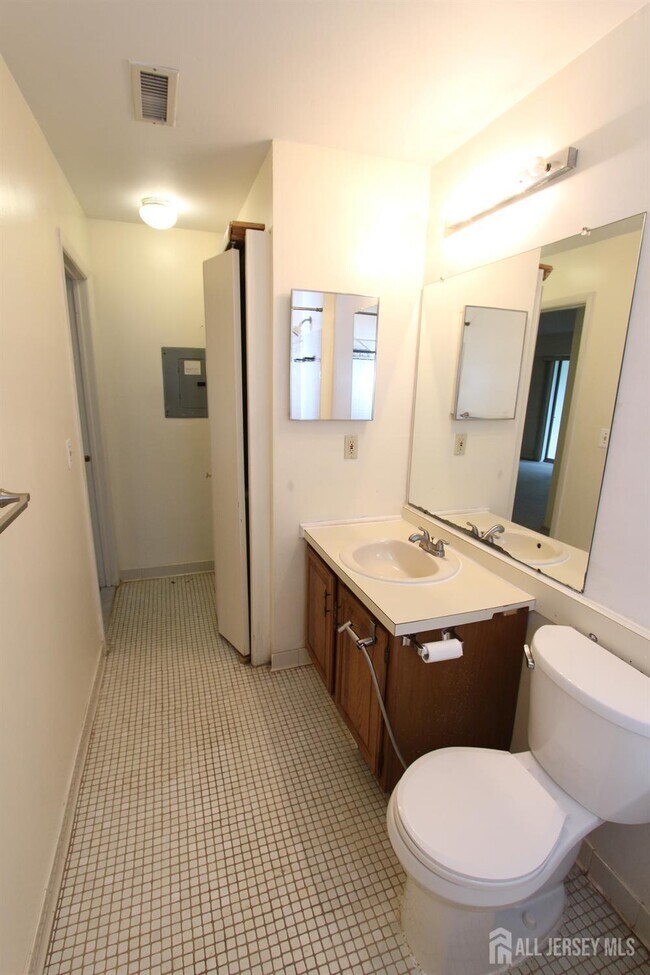 Building Photo - 1105 Aspen Dr