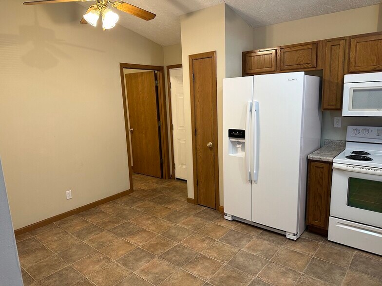 Building Photo - 1128 Sourgum Lane