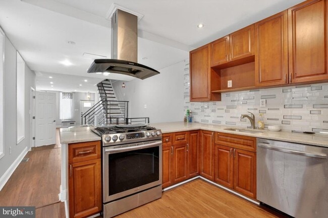 Building Photo - 2319 E Somerset St