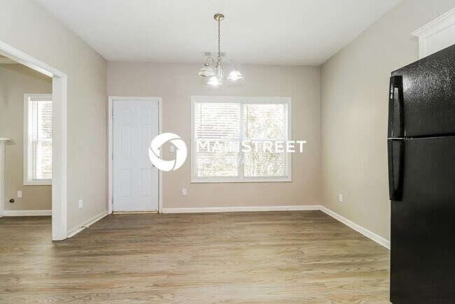 Building Photo - 5 Bedroom Pet-Friendly Home in Hiram, GA with Main Street Renewal