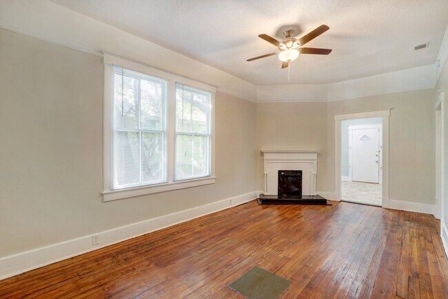 Building Photo - 706 E 34th St