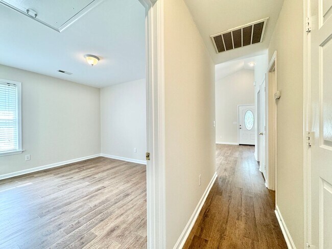 Building Photo - Adorable 3 Bedroom Home in High Point!
