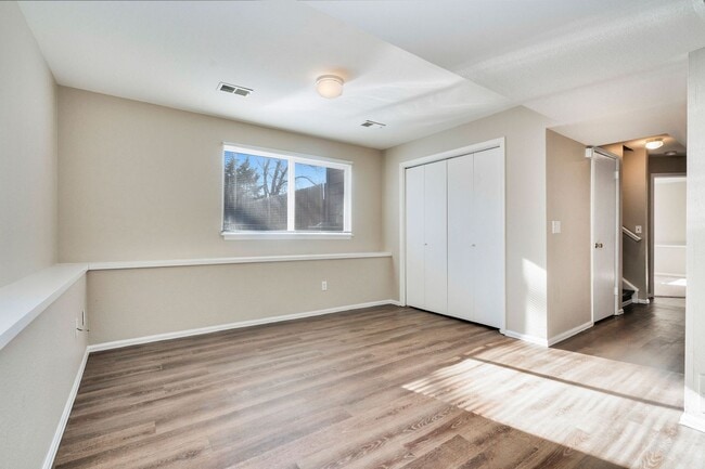 Building Photo - Updated 5 Bed 2 Bath House Near Old Town!