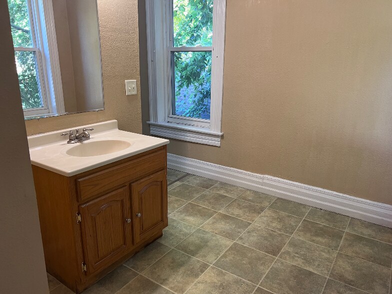 Building Photo - 1419 Penn St