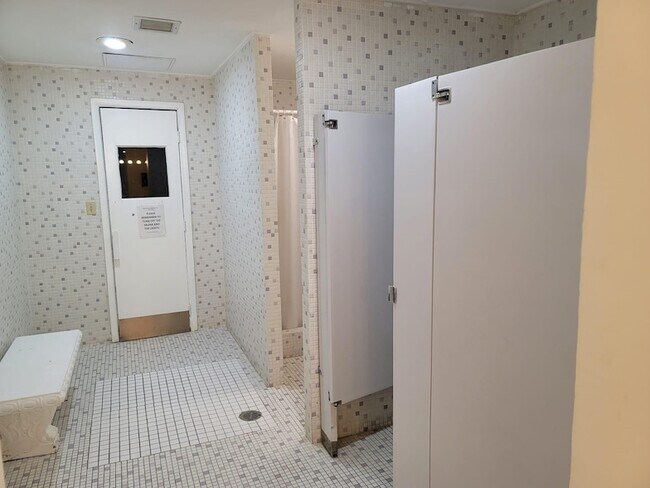 Building Photo - 401 Golden Isles Dr