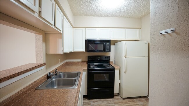 Building Photo - 2277 S Kirkwood Rd