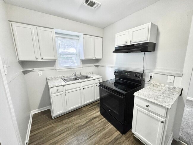 Building Photo - 3148 St Charles Dr