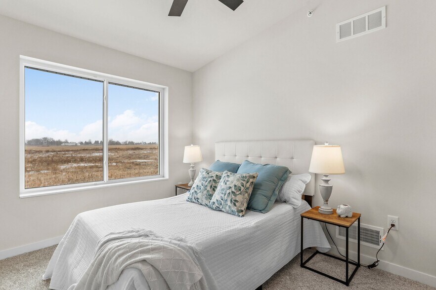 Building Photo - 940 Canter Dr