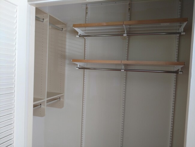 Building Photo - 820 Bank St