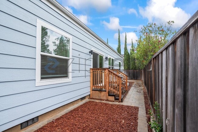 Building Photo - 10112 Westminster Ct