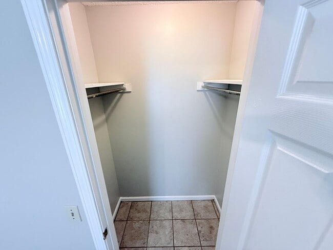 Building Photo - 1001 Creekside Pl