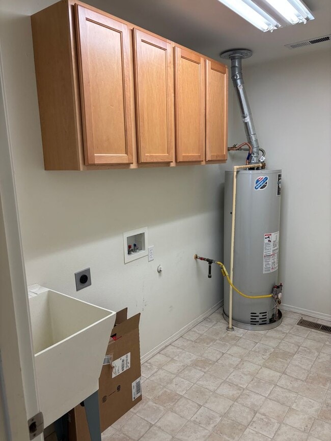 Building Photo - Bend Home with Fully Fenced Backyard and P...