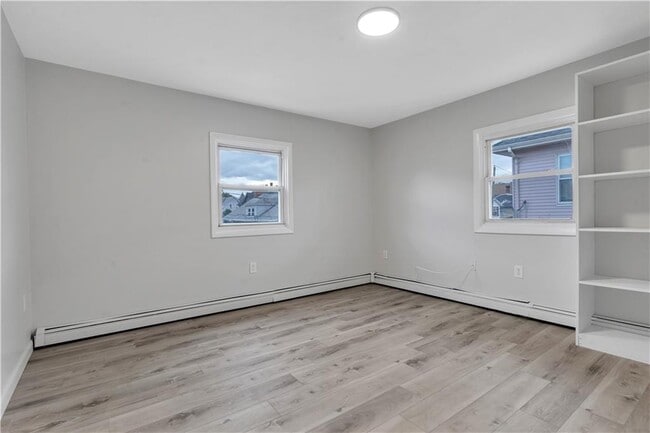 Building Photo - 107 Roosevelt St