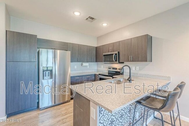 Building Photo - 2271 E Hidalgo Ave