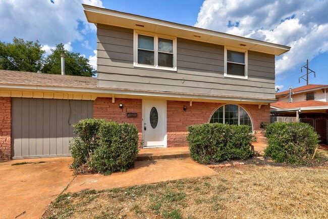 Primary Photo - 4 bed,2 bath home in OKC