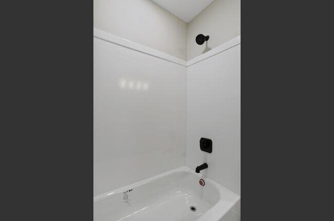 Building Photo - 302 N Mildred St