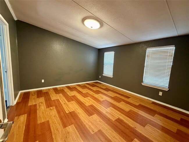 Building Photo - 107 Shady Oaks Dr