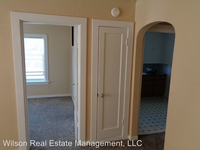 Building Photo - 415 N Naches Ave