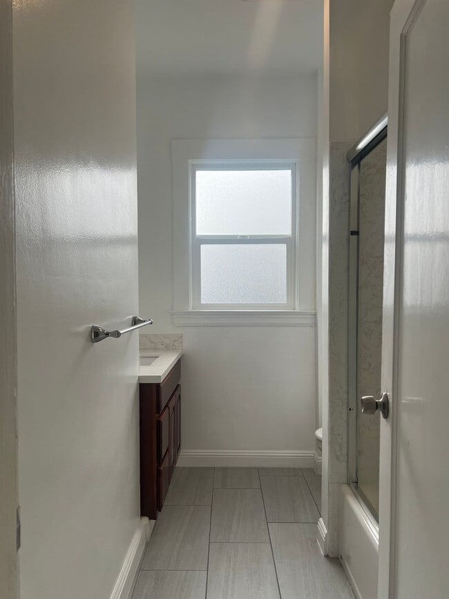 Building Photo - 3542