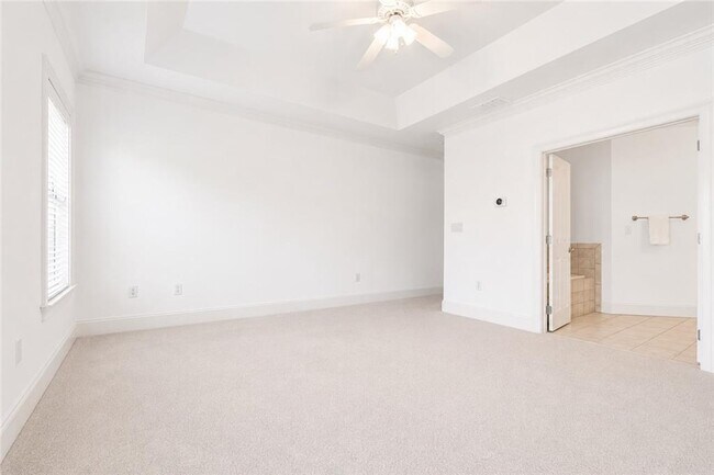 Building Photo - 5490 Glenridge Park NE
