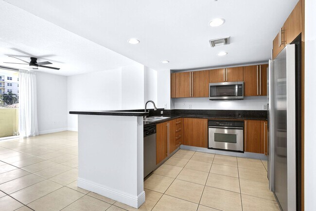 Building Photo - 610 Clematis St