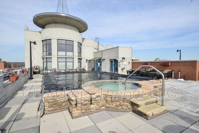 Building Photo - 1021 N Garfield St