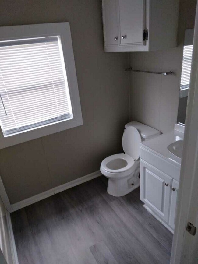 Building Photo - Cute Tiny House for Rent