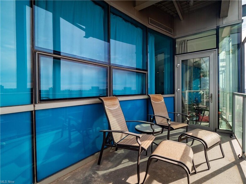 Balcony - 701 W Lakeside Ave