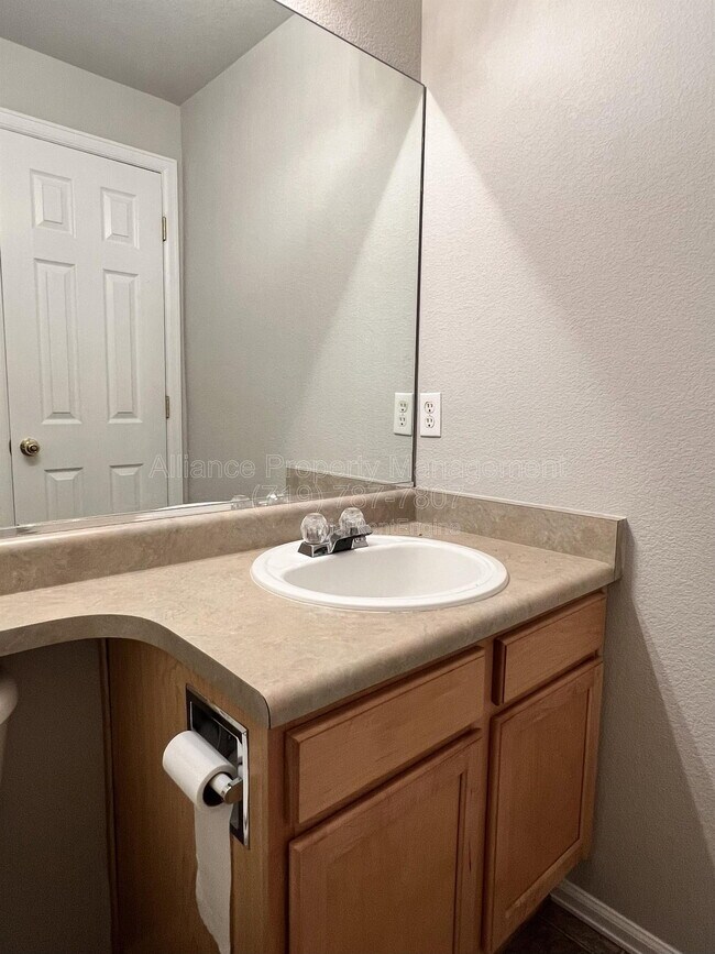 Building Photo - 5671 Vermillion Bluffs Dr