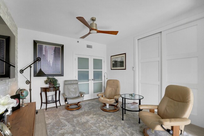 Building Photo - 4114 W Palm Aire Dr