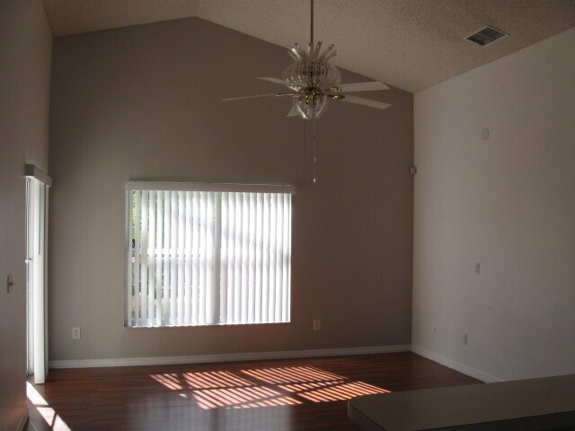 Building Photo - Beautiful 3/2 with a pool