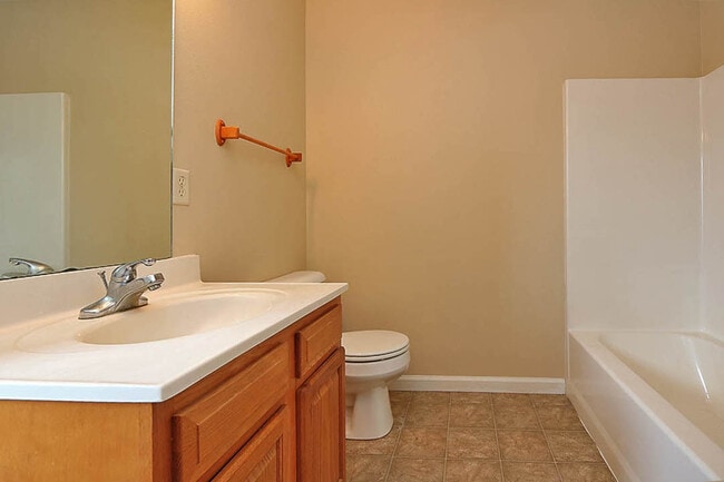 Building Photo - 4 Bedroom House Close to Campus