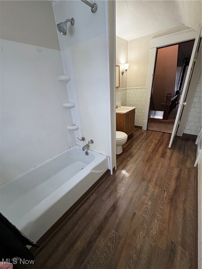 Building Photo - 242 W Summit St