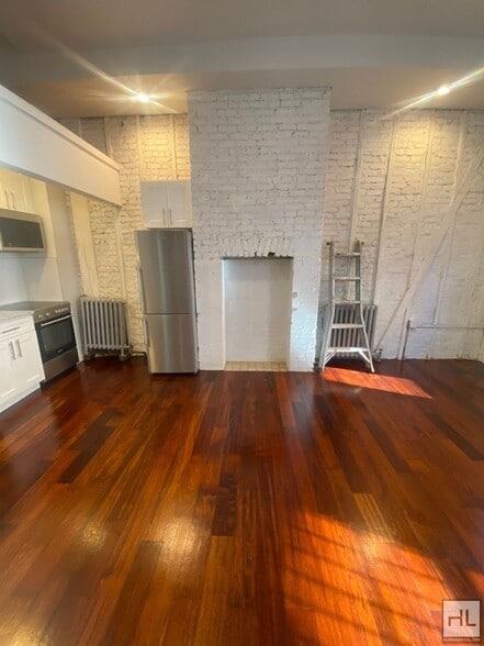 Building Photo - CENTRAL AVENUE / Spacious Bushwick 1 Bed 1-Bath
