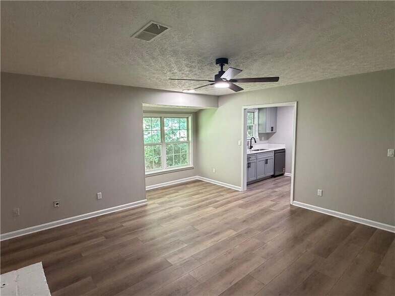Building Photo - 1286 N Lea Ct SE