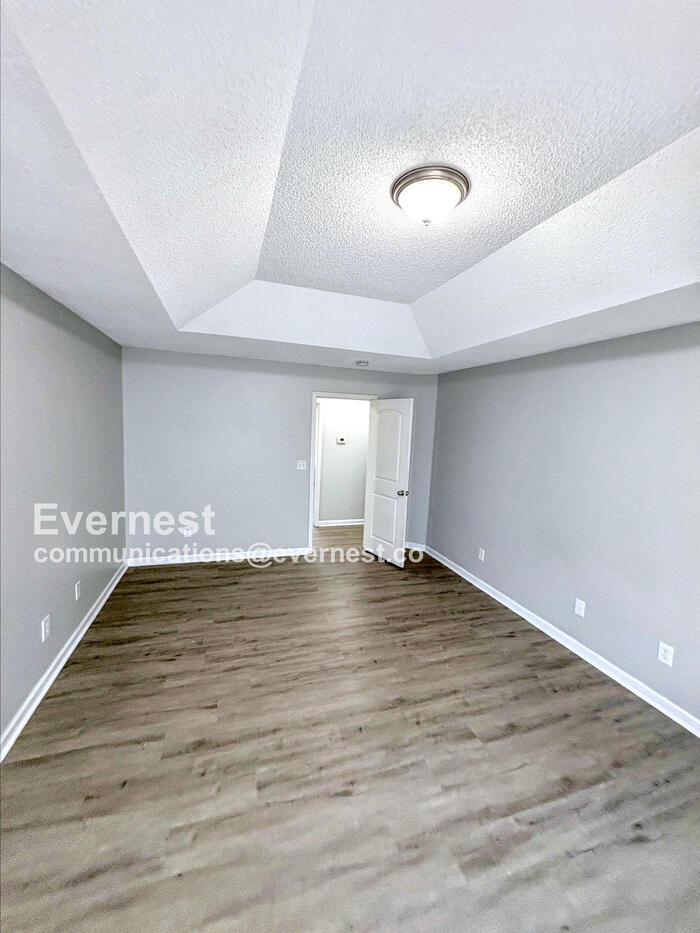 Building Photo - 8625 Thomas Ln