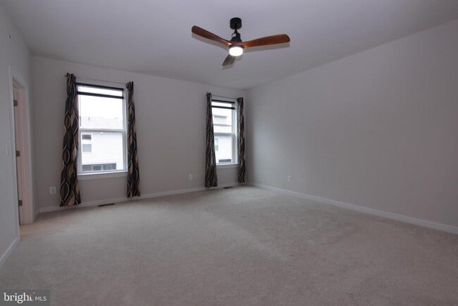 Building Photo - 43808 Middleway Ter