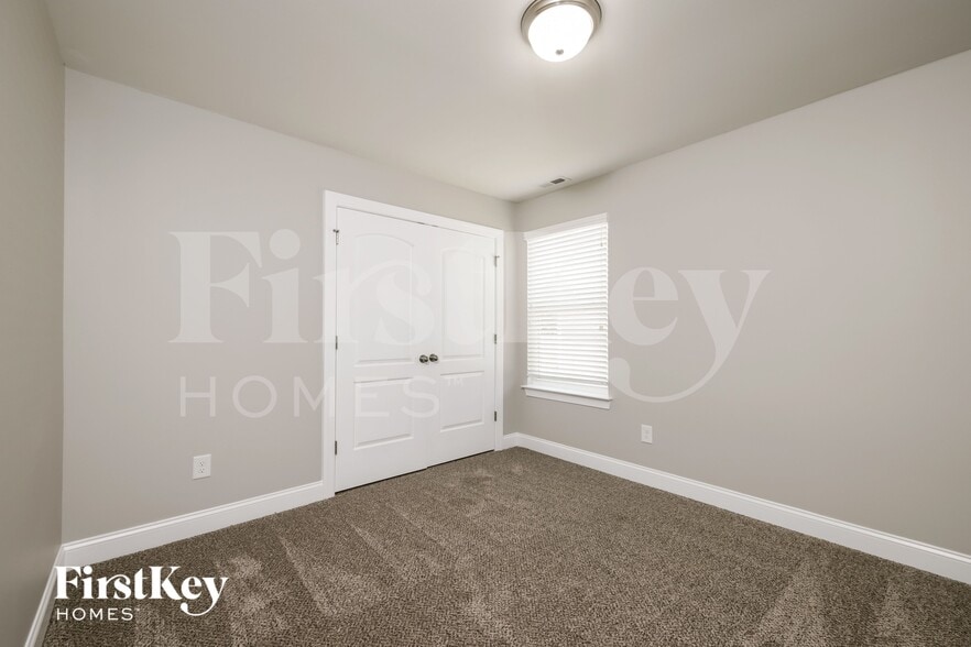 Building Photo - 136 Wintergreen Ct