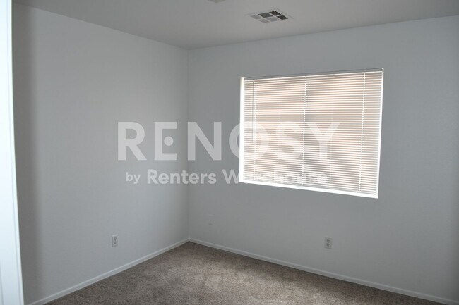 Building Photo - 1623 E Silverbirch Ave