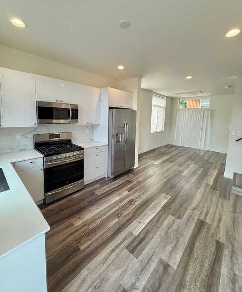 Building Photo - 8BR Ravenna Home Steps from UW – Ideal for Groups!