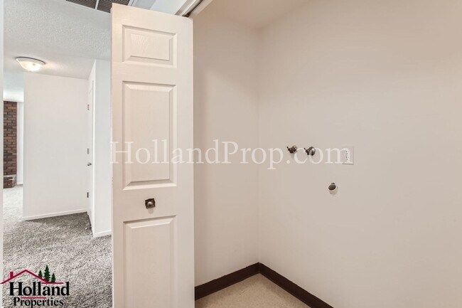 Building Photo - Beautifully Duplex in Desirable Northwest Portland Available For You! BEST NEW PRICE $1,995 and R...